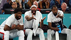 Americké basketbalové hv�zdy Joel Embiid, Anthony Davis a Kevin Durant (zleva)...