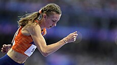 Nizozemská bkyn Femke Bolová vyráí do semifinále na 400 metr pekáek.