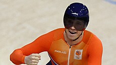 Nizozemský dráha Harrie Lavreysen slaví svtový rekord v kvalifikaci sprintu.