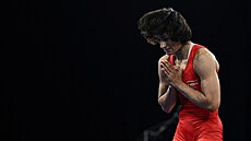 Indická zápasnice Vine Fogatová oslavuje výhru.