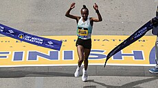 Hellen Obiriová dobíhá v botách zna�ky On pro triumf v Bostonském maratonu.