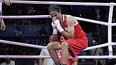 Al�írská boxerka Imán Chalífová slaví postup do olympijského semifinále.