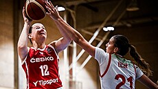 �eská rozehráva�ka Tereza Vyoralová st�ílí na ma�arský ko�.