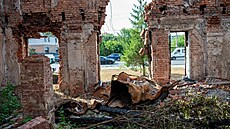 Následky ruského bombardování ukrajinského m�sta Charkova (2. srpna 2024)