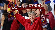 Sparanská fanynka na ligovém zápase s Duklou.