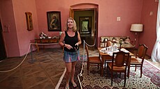 Vybavení salon� pochází z dar� a záp�j�ek, nábytek ze sbírek majitel�. Na...