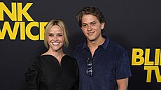 Reese Witherspoonová a její syn Deacon Reese Phillippe v Los Angeles (8. srpna...