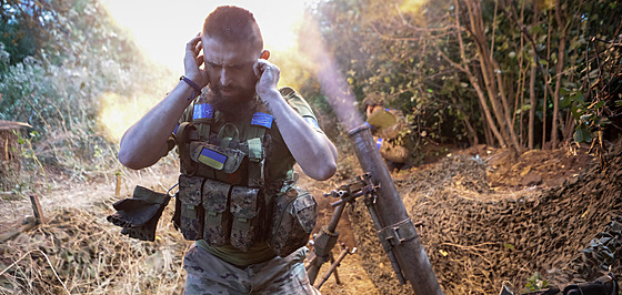 Ukrajinský voják s minometem v Doncké oblasti (14. srpna 2024)