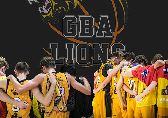 Basketbalisté Jind�ichova Hradce demonstrují soudr�nost.