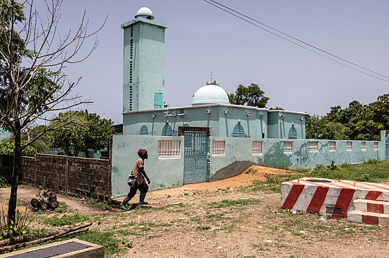 Americký zp�vák se senegalskými ko�eny Akon (vlevo) p�edstavil svou vizi...