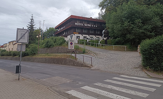 Z hotelu Sumo to do centra msta pky netrvá déle ne ti minuty.