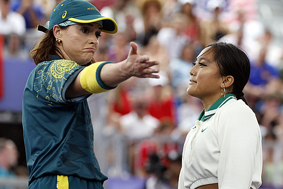 Rachael Gunnová sklidila kritiku nejen za své pohyby, ale i za oble�ení.