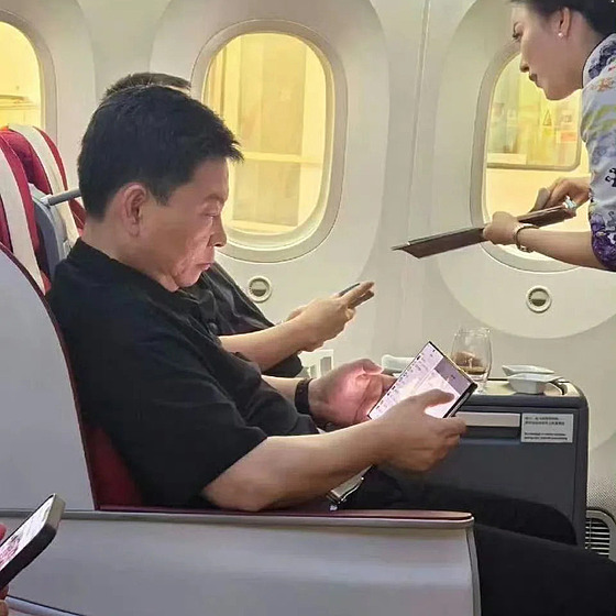 �editel Huaweie s novým ohebným telefonem