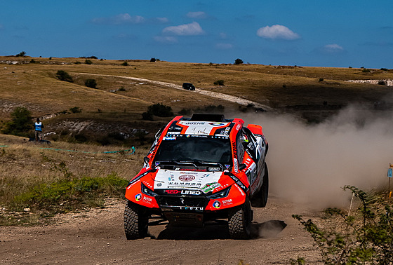 Martin Koloc na trati HunGarian Baja s vozem Red-Lined RevoT1+.