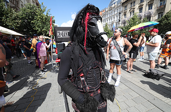 Na Václavském námstí se scházejí úastníci duhového prvodu Prague Pride. (10....