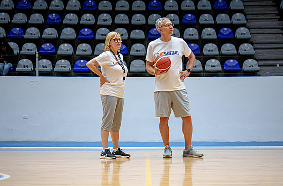 Trené�i �eských basketbalistek Romana Ptá�ková a Petr Treml
