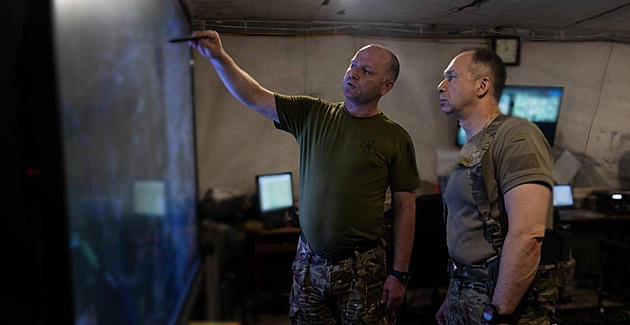 Šéfové ukrajinské armády? Jeden se sovětskými kořeny, druhý možná zamíří do politiky