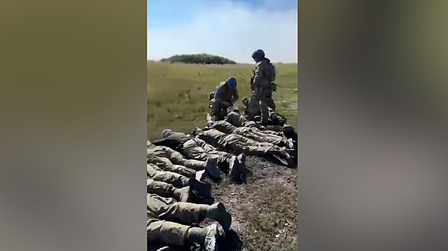 VIDEO: Ukrajinci zajali v Kurské oblasti stovku ruských vojáků