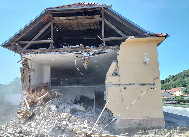 V Lovčičkách na Vyškovsku se zřítila zeď sokolovny, na pozemku probíhaly úpravy