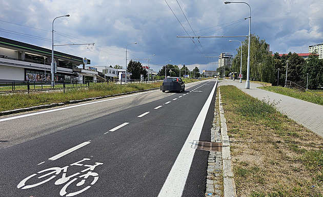 Hrůza, kritizují řidiči obří cyklopruh v Brně. Jde o bezpečnost, oponuje město