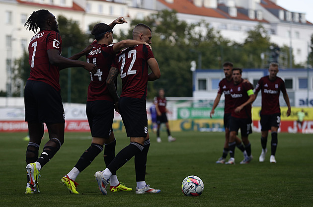 Bohemians - Sparta 1:2, spousta šancí, ale jen dva góly. Hosté museli otáčet