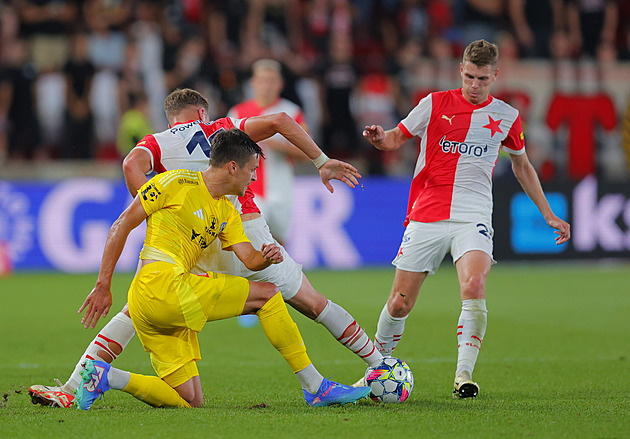 ONLINE: Slavia - Olomouc 0:0, pohár hrají Botos, Michez i mladíci, na lavici je Diouf
