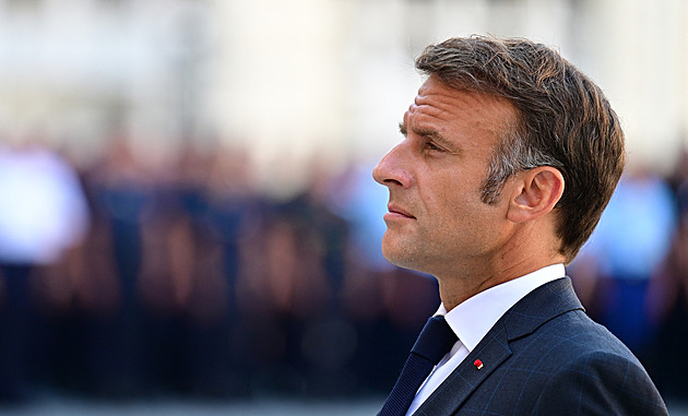 Macron se veze na olympijské vlně. Již za měsíc by ale Paříž měla oznámit Bruselu, jak sníží rozpočtový schodek země