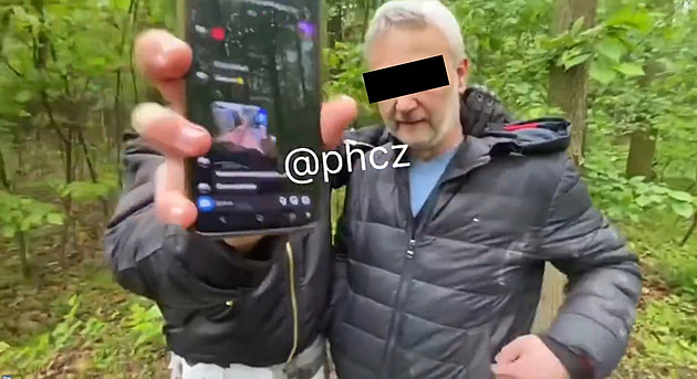 Lovci pedofilů nachytali i policistu. Za svádění nezletilé k sexu čelí obžalobě