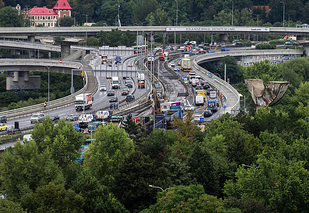 Cena za opravu Barrandovského mostu se téměř zdvojnásobila, vyjde na 1,1 miliardy