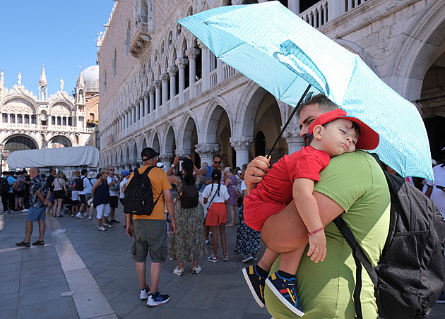 V Benátkách vše při starém. Ani vstupné davy turistů nezkrotilo