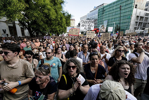 Smíření není na dohled. Slovenská opozice svolává protesty, koalice varuje před útokem jako byl ten na Fica