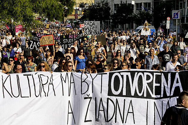 „Kultura má být otevřená a žádná jiná.“ Slováci protestovali proti ministryni