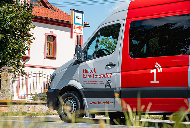 Na Českobrodsku testují dopravu na zavolání, mikrobusy jezdí do nočních hodin