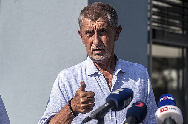 Babiš má covid a horečky. Dávejte na sebe pozor, vzkázal ve videu