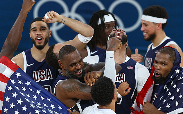 Francouzi vzdorovali, ale basketbalisté USA nakonec slaví páté zlato v řadě