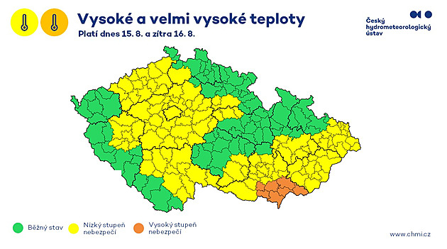 Česko zasáhnou silné bouřky s průtržemi. Na jižní Moravě hrozí požáry