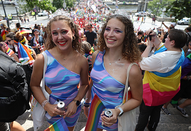 Desítky tisíc lidí prošly Prahou v průvodu hrdosti, policie zasahovat nemusela