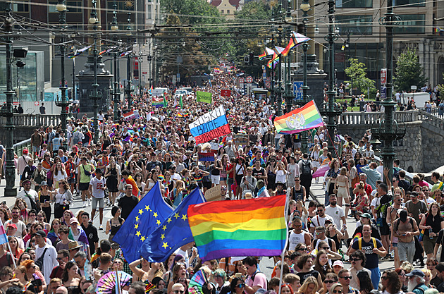 Duhový prvod Prague Pride pichází na praskou Letnou. (10. srpna 2024)