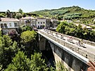 Peloton Vuelty projí�dí portugalským m�ste�kem ve t�etí etap�.