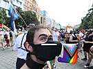 Na Vclavskm nmst se schzej astnci duhovho prvodu Prague Pride. (10....