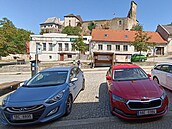 V Lipnici nad Sázavou lze v�z odstavit asi 200 metr� od hradu, a to bu� na...