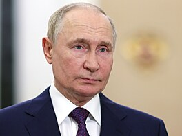 Ruský prezident Vladimir Putin pronáí projev pi zahájení vojensko-technického...