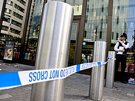 Na londýnském námstí Leicester Square pobodal mu dít a enu. Policie ho...