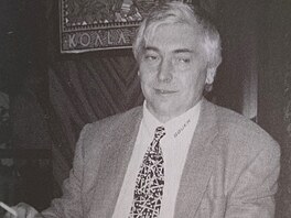 Hokejový idol Ivan Hlinka s cigaretou, která k n�mu pat�ila.