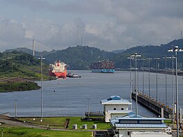 Pohled na roz�í�ený kanál Cocoli Locks v Panamském pr�plavu (12. srpna 2024)
