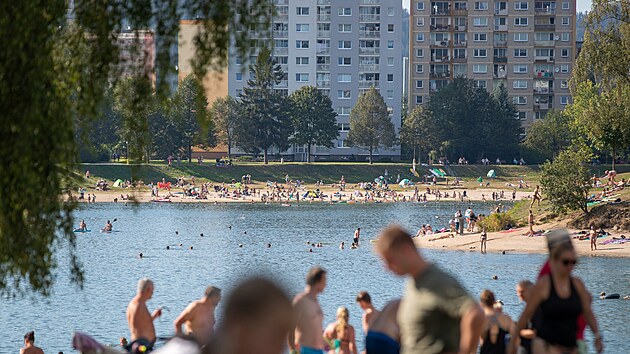 Plovrny a koupalit v Libereckm kraji jsou v tchto dnech v obleen, kvalita vody se vak postupn zhoruje.