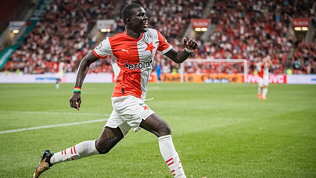 El Hadji Malick Diouf ze Slavie Praha slaví gól proti Sigmě Olomouc.