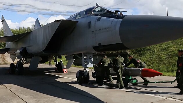 Rusk� vojensk� cvi�en� pro pou�it� jadern�ch zbran�. Na sn�mku je nadzvukov� st�hac� letoun MiG-31. (31. �ervence 2024)