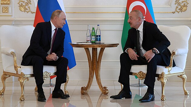 Ruský prezident Vladimir Putin a ázerbájdžánský prezident Ilham Alijev v Baku....