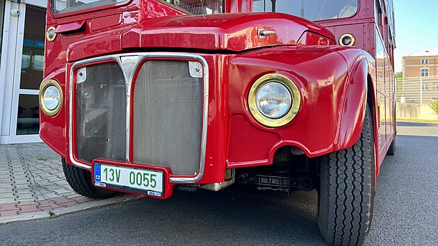 Dnsk dopravn podnik m ve sv flotile i londnsk doubledecker - veterna z 60. let minulho stolet.